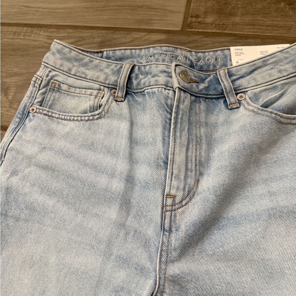 👖NWT👖American Eagle Strigid High Rise Mom Jeans - Picture 2 of 8